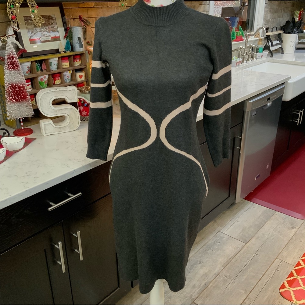 Danny & Nicole Gray & Cream Knit Sweater Dress Knee Length Sz Medium 3/4 Sleeve